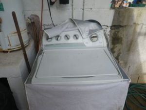 Washing machine. Laveuse.