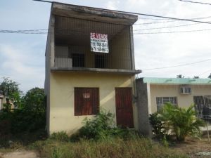 Lots of houses and land for sale in this part of Isla. It seems to be undergoing a bit of a gentrification in the first bit closer to the other half of Isla.