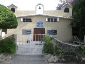 There are a few buildings on Isla marked as churches, but this is the only one I've seen that looks like a 'proper' church.