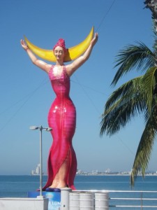 One of the many papier mâché statues along the Malecón.